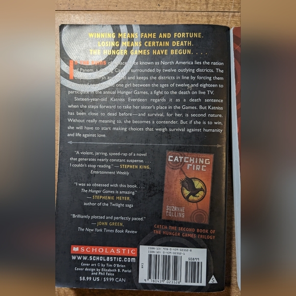 Catching Fire & The Hunger Games paperback books J-2 - Picture 2 of 5